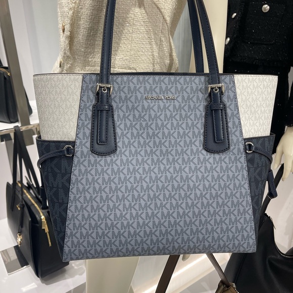 Michael Kors Voyager Lg Color-Block Signature Logo Tote Bag
 Admiral Multi 
NWT - Picture 1 of 16
